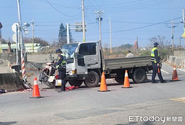 ▲▼      嘉義縣東石鄉嚴重車禍       。（圖／記者翁伊森翻攝）