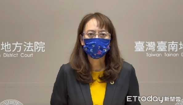 ▲台南地院行政庭長劉秀君表示，法官裁定被告涉犯公職人員選舉罷免法共同於直轄市議會議長之選舉，對於有投票權之人行求罪，且嫌疑重大，且有串證、滅證之虞，裁定羈押並禁止接見、通信。（圖／記者林悅翻攝，下同）