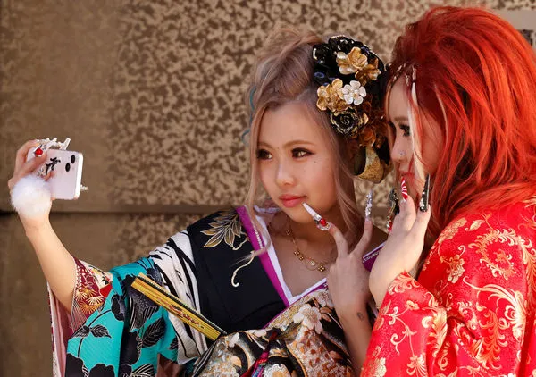 ▲▼1月9日是日本的「成人節」，2023年得成人節，也是將成年年齡由20歲調降至18歲後首個成人節。（圖／路透）