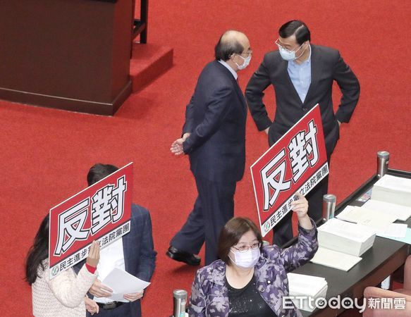 菸防法卡關遭批「拖延立法」　國民黨駁斥「破壞互信」：不簽總預算 | ET