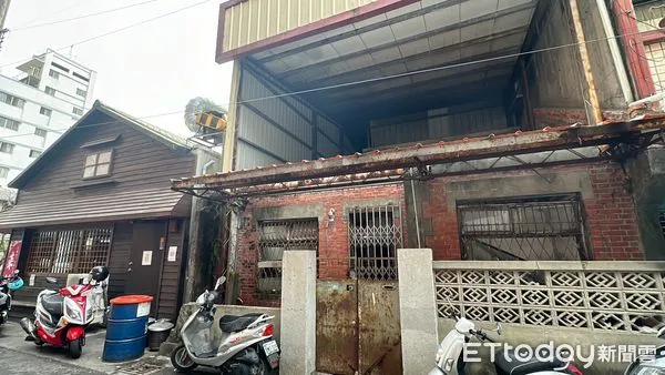 ▲▼ 西區廢墟店面招租，勤美誠品,商圈，台中西區           。（圖／記者陳筱惠攝）