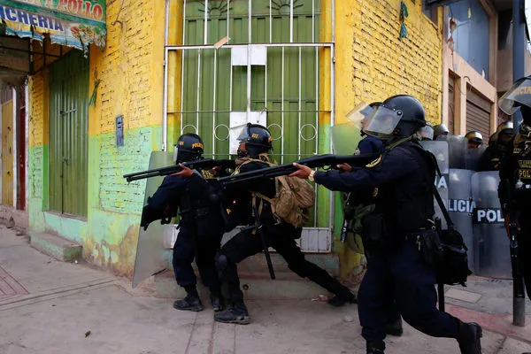 ▲▼秘魯胡利亞卡市（Juliaca）9日爆發民警衝突，至少17死。（圖／路透）