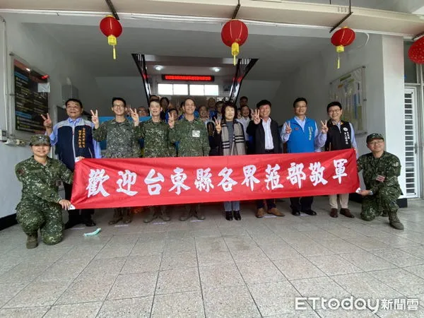 ▲台東縣縣長饒慶鈴春節敬軍慰問。（圖／記者楊漢聲翻攝）