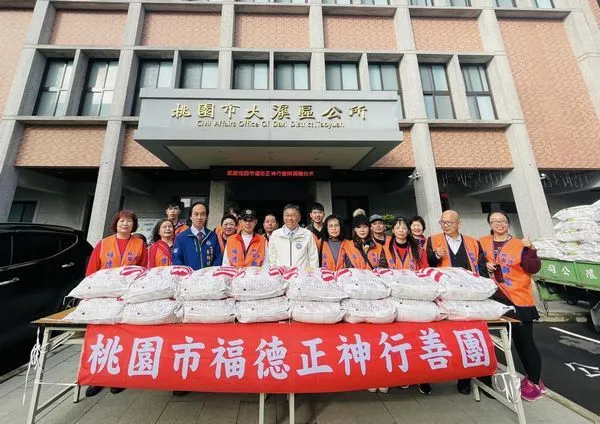 ▲桃園市福德正神行善團，捐贈3,000台斤白米關懷弱勢