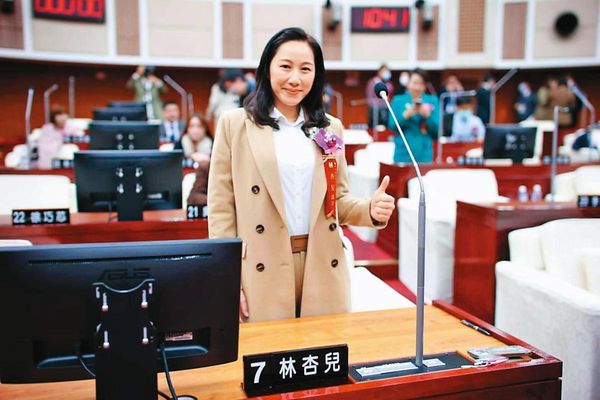 林杏兒剛當選台北市議員，立即被士林地檢署提起當選無效之訴。（翻攝林杏兒臉書）