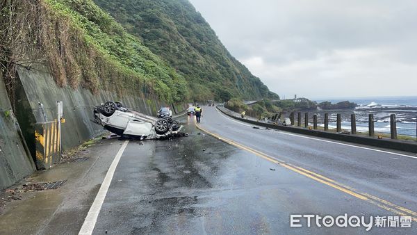 ▲▼貢寮自撞車禍，駕駛毫髮無傷。（圖／記者郭世賢翻攝）