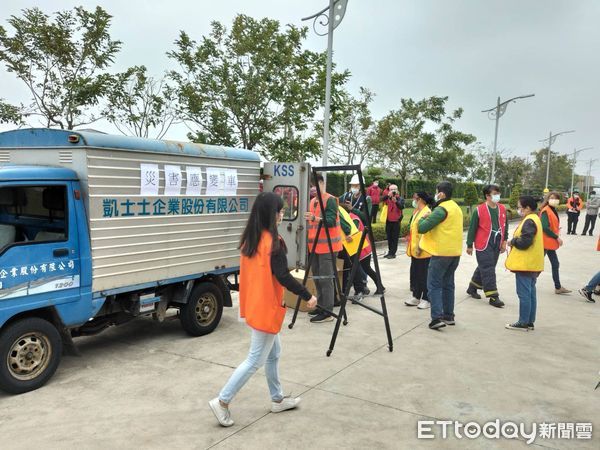 ▲台南市消防局第三救災救護大隊， 11日上午與七股區全球著名束帶廠商凱士士企業合作，辦理了一場兵棋推演與實兵演練，相互搭配的企業災害初期自主應變演練。（圖／記者林悅翻攝，下同）