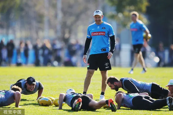 ▲▼伏地挺身。（圖／CFP）