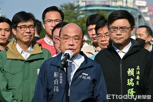 ▲▼蘇貞昌13日視察前鎮漁港建設計畫推動情形。（圖／行政院提供）