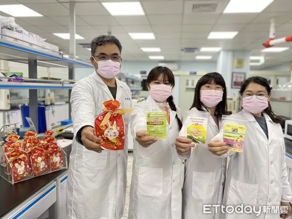 ▲▼3種簡易試劑包裝成兔年福袋組合。（圖／花蓮衛生局提供，下同）