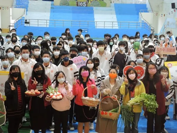 ▲各校紛紛辦理祈福活動，祝福考生能夠過關斬將。（圖／新竹市政府提供）