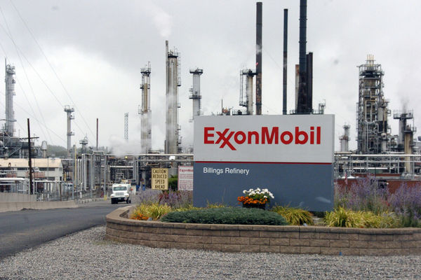 ▲▼石油巨擘埃克森美孚（ExxonMobil）位於美國蒙大拿州的煉油廠 。（圖／達志影像／美聯社）