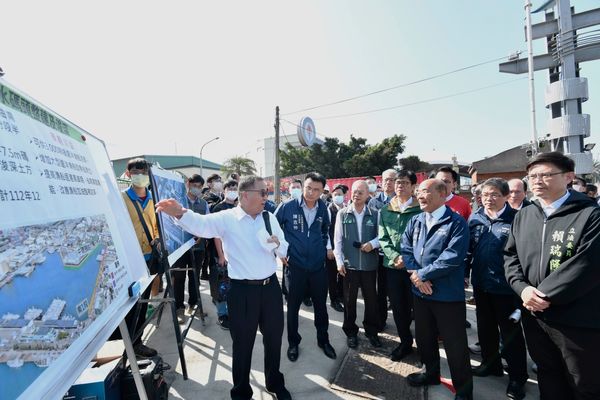 ▲▼行政院長蘇貞昌13日視察前鎮漁港建設計畫推動情形。（圖／行政院提供）