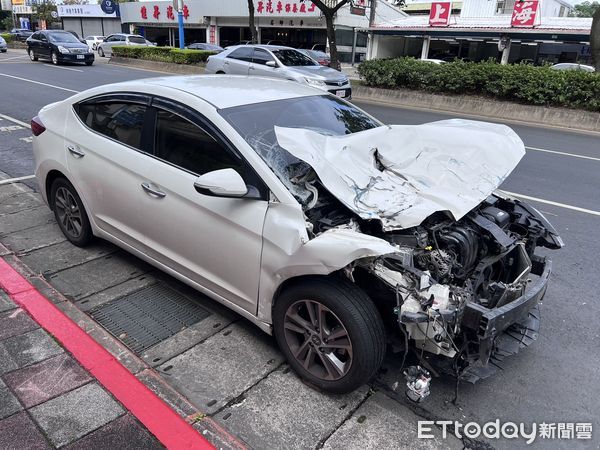 基隆|北市男恍神駕駛「撞路邊送菜車」　無煞車直直撞...畫面曝光 | ETtoday社會新聞 | ETtoday新聞雲