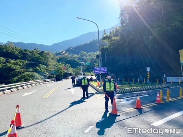 ▲春節期間，里港警在台24線通往霧台、三地門段加強交通疏導           。（圖／記者陳崑福翻攝，下同）