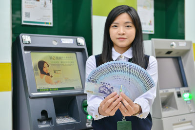 一銀明起掰了ATM「存到飽」功能　單日限額縮至50萬元