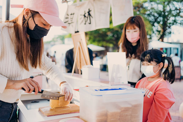 ▲▼高雄駁二藝術特區推出「駁二小夜埕—你要幾分甜」春節主題市集，初一到初八天天登場。（圖／高雄市政府文化局）