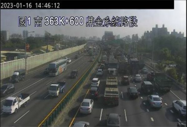 ▲國道1號南向364.7k發生拖板車、貨櫃車追撞交通事故。（圖／翻攝高速公路1968）