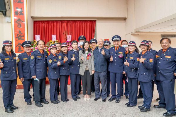 ▲高虹安感謝警察、民防、義警及義交同仁長期以來的奉獻。（圖／新竹市政府提供）