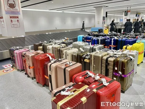 ▲行李箱按照色系排列。（圖／Patricia Hsu授權引用）