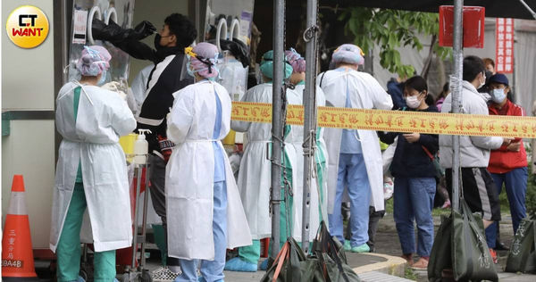 感染新冠肺炎，可能出現症狀，但也有人完全沒症狀。（示意圖／侯世駿攝）