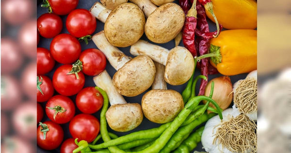 營養師彭逸姍以小吃店最常出現的青菜為例，揭曉人體若吃下相同份量的蔬菜，可獲得的營養及膳食纖維。（示意圖／Pexels）
