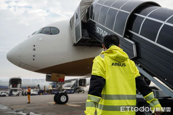▲上周一張國煒剛從法國土魯斯將第二架A350親自駕駛回台。（圖／星宇提供）