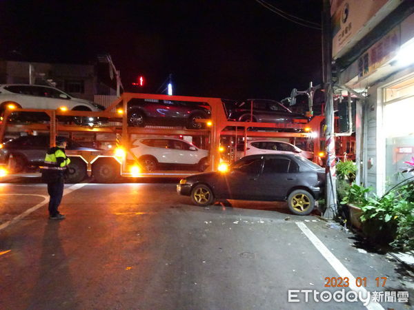 ▲枋寮鄉中山路二段375號前曵引車與自小客車車禍             。（圖／記者陳崑福翻攝，下同）