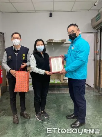 ▲▼金門婦險遭詐，郵局機警阻詐。（圖／記者林名揚翻）