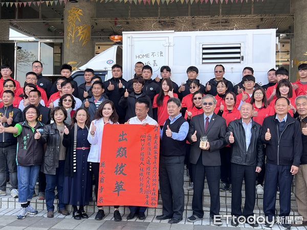 ▲▼ 永英公司董事長何英獎賀嘉義縣動保績優成效獲評全國百大，慨捐百萬動保專車 ！。（圖／記者翁伊森攝）