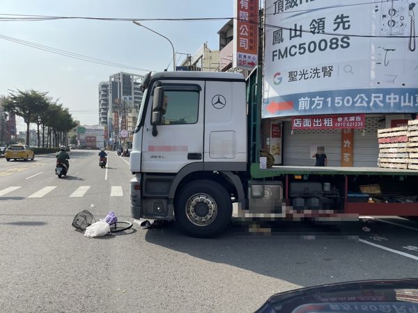 ▲▼高雄死亡車禍。（圖／記者賴文萱翻攝）