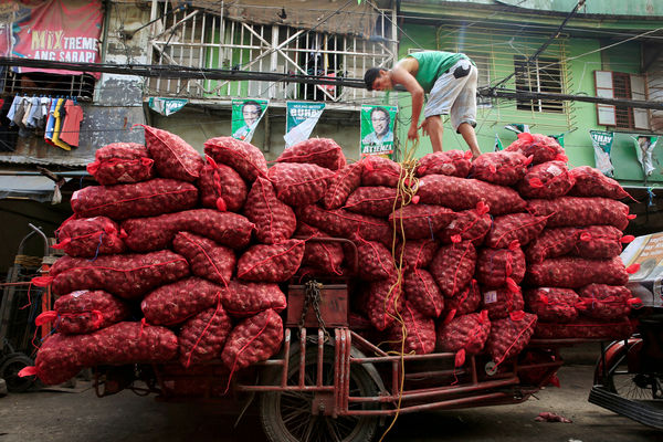 ▲▼菲律賓出現洋蔥比肉還貴的怪象。（圖／路透）