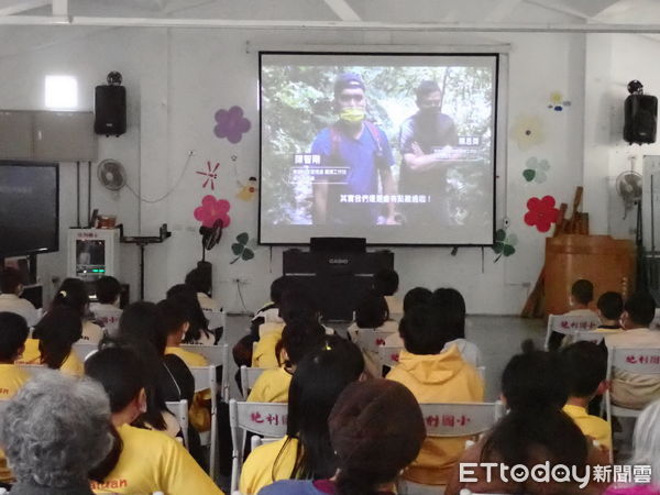 ▲林務單位赴基層學校播放《一隻台灣黑熊之死》  紀錄片，傳達人熊相處之道。（圖／南投林區管理處提供）