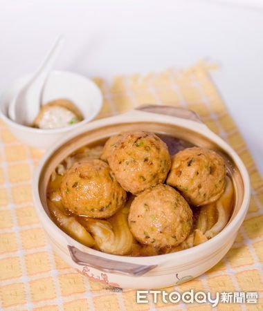 ▲肝膽腸胃科主治醫師洪睿勝指出，新春期間常會出現聚餐吃太飽、消化不良發生腸胃問題的病人，平均約增二、三成。（圖／慈濟醫學中心提供，下同）