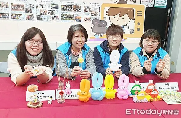 ▲桃園市老街溪河川教育中心春節期間除了除夕休館外，其餘初一至初五都不打烊，圖為系列活動中製作動物造型氣球與剪紙藝術。（圖／記者沈繼昌翻攝）