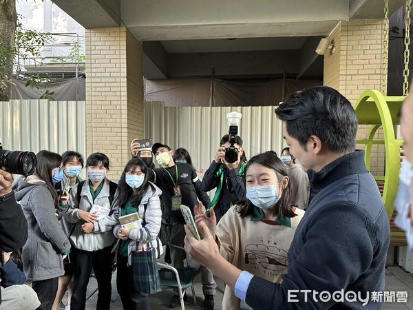 ▲▼台北市長蔣萬安慰勉北一女訪美樂儀隊載譽歸國。（圖／記者袁茵攝）