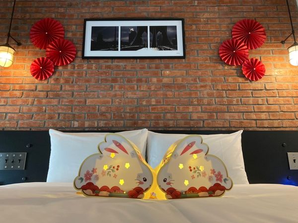 ▲雀客旅館台北南京、台北建北打造《台灣燈會兔gether主題房》。（圖／業者提供）