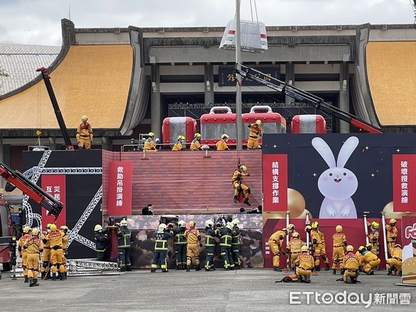 ▲民眾黨台北市議員張志豪身為義消31年，在119消防節當天，允諾替弟兄們會繼續爭取權益。（圖／翻攝章志豪臉書）