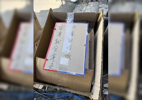 ▲▼回收放門口總挑「值錢的」撿 他怒在紙箱寫：要拿全拿走。（圖／翻攝自爆怨公社）