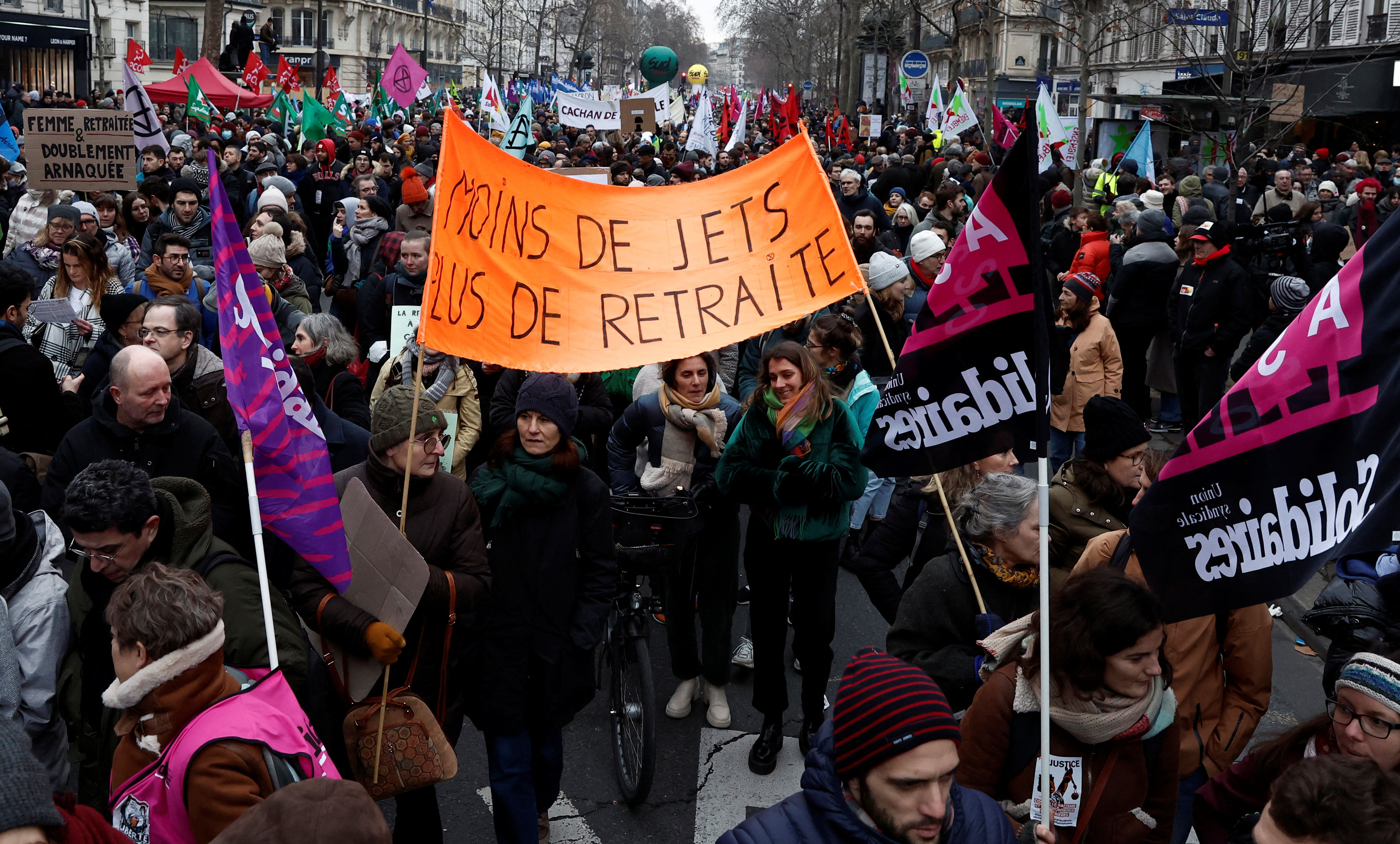 ▲法國民眾大罷工反年金改革。（圖／路透）
