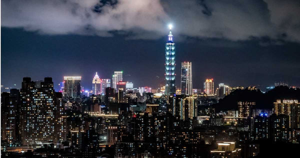 《紐時》稱讚台北能同時體會現代都會與古樸的寺廟。（圖／Pexels）