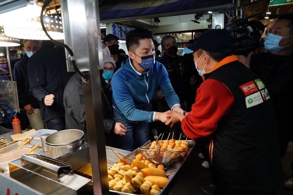 ▲▼ 台北市長蔣萬安20日到艋舺市場拜早年。（圖／台北市府提供）