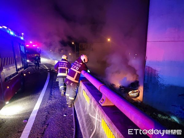 ▲▼            台中南屯交流道（五權西路交流道）北上出口處今(21)日凌晨5時許發生車禍 。（圖／記者鄧木卿翻攝）