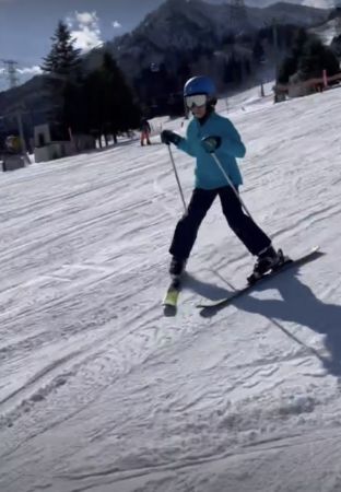 ▲曾馨瑩曬出三個孩子的滑雪影片。（圖／翻攝自Instagram／hsin_ying_tseng）