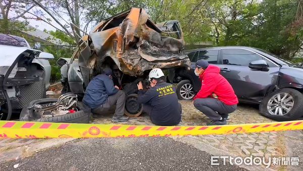 ▲▼國道火燒車2死，消防局初判是衝撞後油箱破裂起火。（圖／記者蔡文淵翻攝）