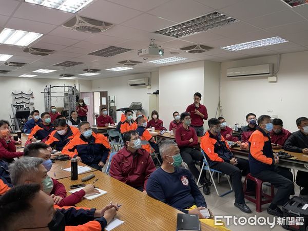 ▲台南消防第五大隊於過年期間安排了指揮幕僚作業訓練，以及電子人員管制系統操作訓練，強化防災能力。（圖／記者林悅翻攝，下同）