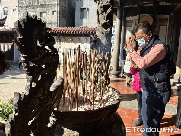 ▲▼鹿港龍山寺，拜拜,走春,祈福。（圖／記者許宥孺攝）