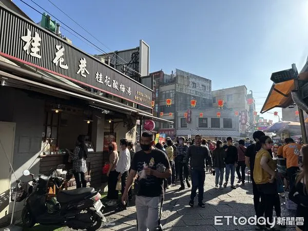 ▲▼鹿港天后宮,媽祖娘娘,媽祖婆,文昌帝君,鹿港老街,走春,祈福,拜拜。（圖／記者許宥孺攝）