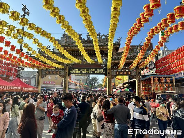 ▲▼鹿港天后宮,媽祖娘娘,媽祖婆,文昌帝君,鹿港老街,走春,祈福,拜拜。（圖／記者許宥孺攝）