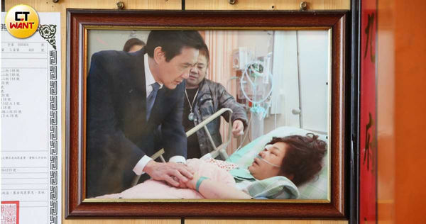 施鳳嬌住院休養時，當時的總統馬英九特別前往慰問，看到其嚴重傷勢讓馬英九一度泛淚。（圖／趙世勳攝）